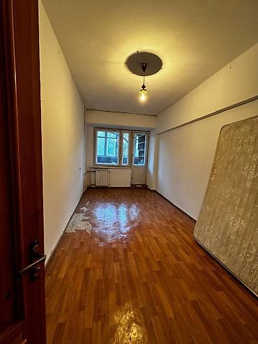 Продажа коттеджей и домов: Бишкек Продаётся 3-комнатная квартира. 📍 Район: пересечение ул at lalafo.kg — 5 Продажа коттеджей и домов: Бишкек Продаётся 3-комнатная квартира. 📍 Район: пересечение ул — 5