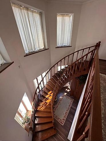 алмашу: 5 комнат, 240 м², 9 соток, Бишкек, Собственник — 7