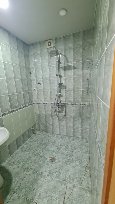 Uzunmüddətli kirayə mənzillər: Ev kirayye verilir 5 ci mk Qiziltac shadliq sarayin yani. Istilik — 14