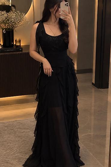 vecerni donlar: Qara/libas - Model: Uzun, axıcı siluetli, qat-qat şifon ətəkli — 1