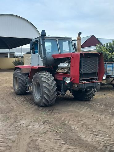 rengli işıq: Ağır sinif dördötürücülü traktor - Güclü dizel mühərrik, qabaqda iri — 4