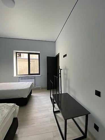 Продажа коттеджей и домов: 🏡 ҮЙ САТЫЛАТ 📍 Дареги: Манас шаары, Курманбек Аянты: 6 сотых Бөлмө — 9