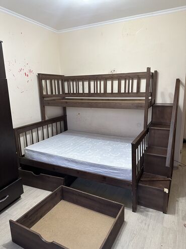 офисная мягкая мебель: Двухъярусная кровать, Для девочки, Для мальчика, Б/у