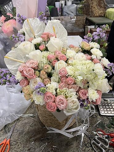 Букеты из живых цветов: Авторские букеты из свежих цветов - Розы премиум-класса (крупный — 14