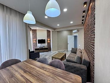 kiraye ev quba: İcarəyə verilir 2 otaqlı yeni tikili 100 m², Gənclik m. Kateqoriya — 1