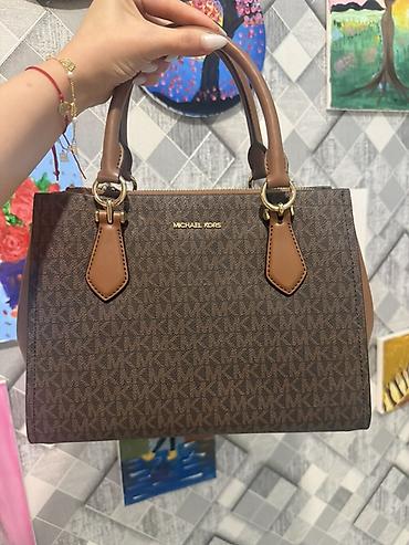 Michael Kors qadın əl çantası - Model: MK loqolu monoqram naxışlı