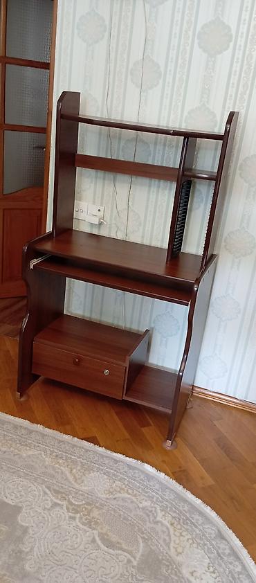 perla stol: Düz masa, Polkalı, Siyirməli, Teksturalı laminat — 2