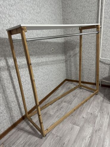 пластик бутулки: Напольная вешалка-стойка для одежды с полкой - Каркас из массива
