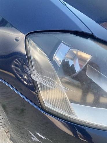pojas za auto: FAR ZA VOLKSWAGEN PASSAT B7 | Desni far za Passat B7 Ostecen — 2