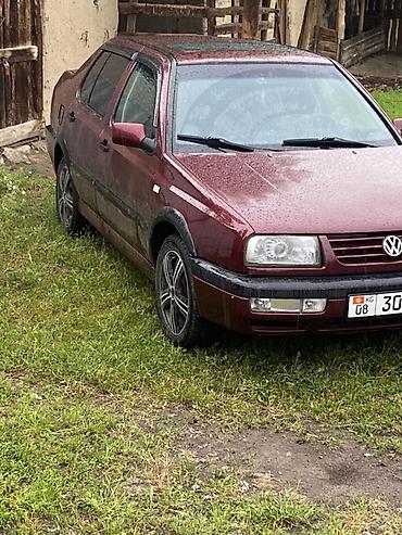 Volkswagen Vento: 1992 г., 1.8 л, Механика, Бензин, Седан