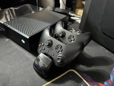 интернет провод: 📦 Xbox One 500 ГБ 🎮 2 оригинальных джойстика + док-станция для зарядки