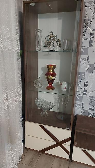 Dolab vitrinləri: Şüşəli dolab vitrini, İşlənmiş, Ünvandan götürmə — 4