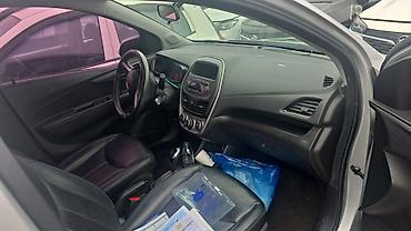 Chevrolet: Chevrolet Spark: 2017 г., Бензин — 14