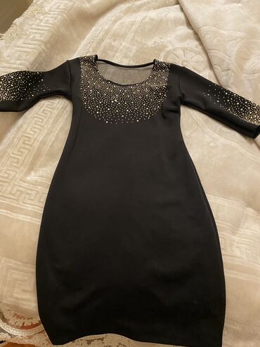 Ziyafət donları: Şəkildə gördüyünüz don S razmerdir.baha alinib.10 manata satiramHər — 2