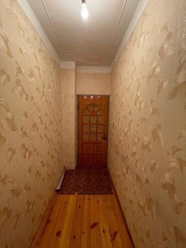 квартира вторичка 1 комнатная купить: Bakı, Qaraçuxur qəs., 1 otaqlı, Köhnə tikili, m. Neftçilər, 47 kv. m