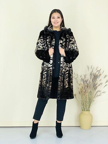 норковая шуба с капюшоном: Норковая шуба с капюшоном.
Размер L–XL, длина по колено — 2