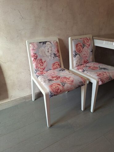 кухонные стулья: 4 ədəd oturacaq cəmi 150₼. Yaxşı vəziyyətdədir. Ünvan Mention Akord
