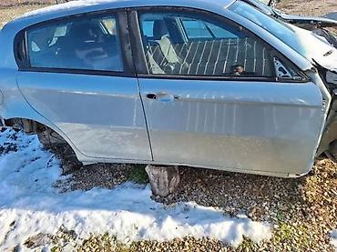 motorcycle: ALFA 147 VRATA 693MET 5V | Alfa 147 5v vrata kod boje 693met. Cena — 3
