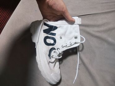 Krasofkalar və idman ayaqqabıları: Məhsul: Ağ rəngli yüksəkboğaz kanvas ayaqqabı - Üst material: Kanvas — 3