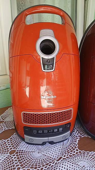bordo: Miele S8330 usisivač sa kesom, narandžaste boje. Ključne — 1