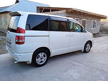 Toyota: Toyota Noah: 2003 г., 2 л, Автомат, Бензин — 8