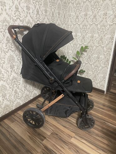 арзан машине: Коляска, цвет - Черный, Б/у
