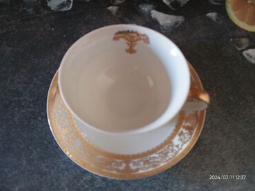 белая посуда: Чайная пара из тонкого фарфора с позолотой, новые. количество- 5 шт