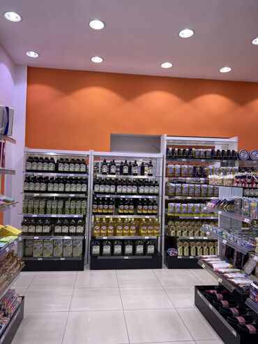 Rəf vitrinləri: Magaza ucun vitrinler hundurluk 1.50 en 090 sm. Divar vitrinleri ise — 15