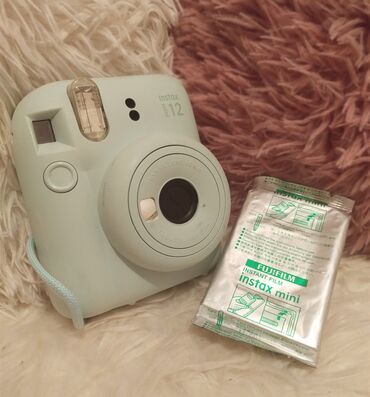 zenski kompleti pastelnim bojama i: Fuji Film Instax Mini 12 u Mint zelenoj boji + pakovanje filma