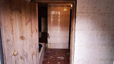 Продажа коттеджей и домов: Продаётся дом с большим закрытым двором. - высокий забор по at lalafo.kg — 6 Продажа коттеджей и домов: Продаётся дом с большим закрытым двором. - высокий забор по — 6