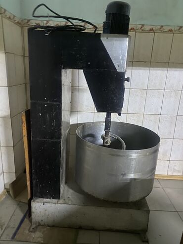 Продается коммерческая тесто мешалка почти до 100 кг муки рабочем