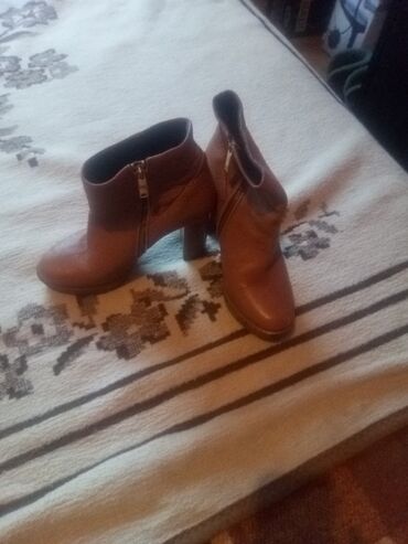 ugg cizme online prodaja: Ankle boots, Hugo Boss, 40