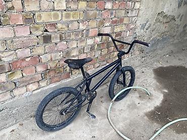 BMX велосипед, черный - Классическая BMX-рама со стальной