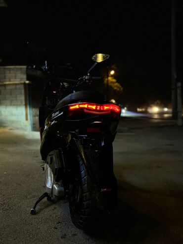 Мотоциклдер жана мопеддер: Макси скутер Honda, 150 куб. см, Бензин, Колдонулган