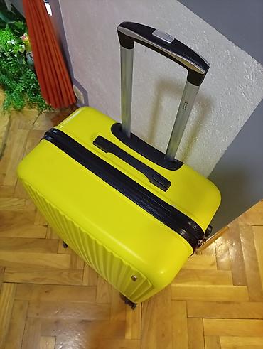 Putni koferi i torbe: Tvrdi kofer na točkiće – veličina velika. oko 75 45 30 — 6