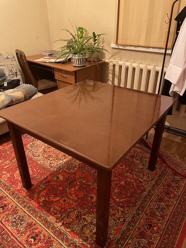 столик для кормления из дерево: Кухонный стол