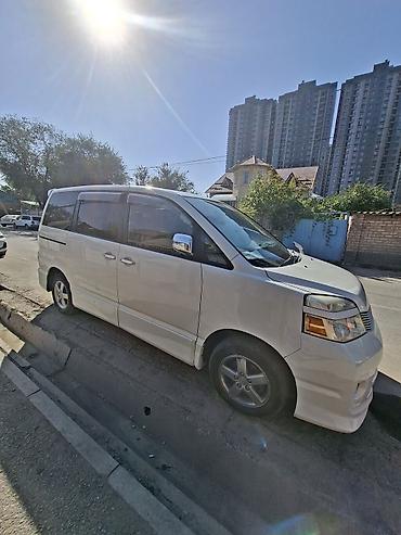 tir: Toyota Voxy: 2006 г., 2 л, Автомат, Бензин, Минивэн — 2