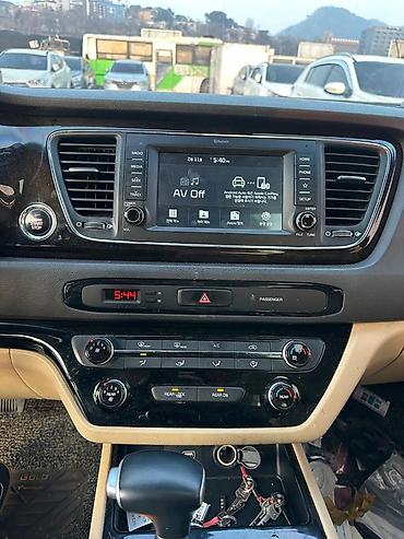 Kia: Kia Carnival: 2019 г., Минивэн — 9