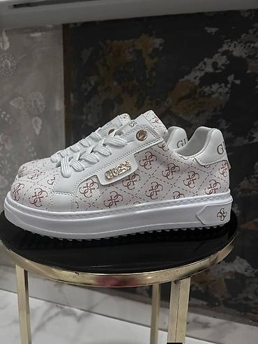 Patike: Ženske patike – dizajnerski modeli Vel. od 36 do 40 Oba modela su — 10