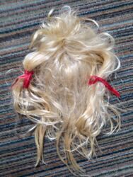 Aksesoari za kosu: Prodajem svetloplavu perikudugačkusa crvenim mašnicama . Nema — 2