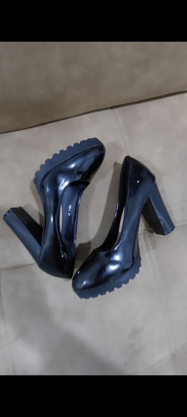 Dəstlər, kostyumlar: Qadın geyimləri. 5-7-10-15-20 azn. Xacmaz ve Bakıda yaşayanlar ucun — 9