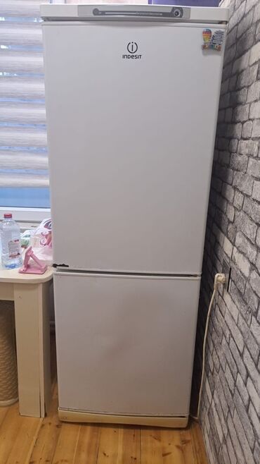Soyuducular: Indesit iki qapılı soyuducu - Rəng: ağ - Üst kamera: soyuducu bölmə -