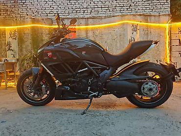 Ducati Diavel (чёрный матовый) — мощный крузер/родстер с фирменной