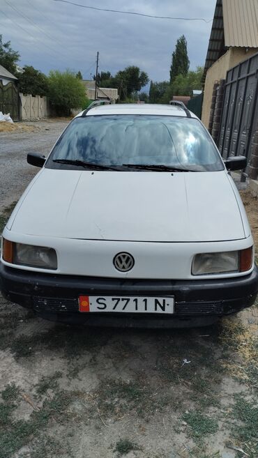 дом на колосах: Volkswagen Passat: 1992 г., 1.8 л, Механика, Бензин, Универсал