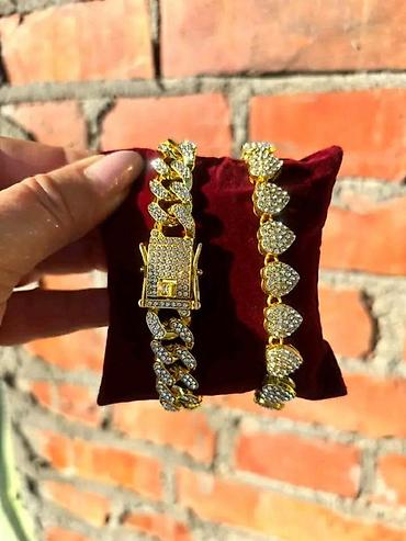 van cleef nakit cijena: Narukvice 
1800 din / kom
2500din /2 kom
💋 — 7