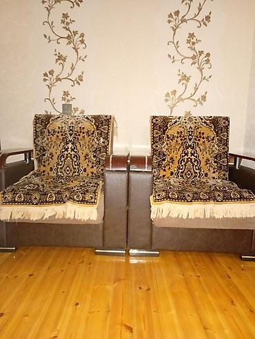 kresli: İki ədəd klassik üslubda yumşaq kreslo dəsti. - Konstruksiya: möhkəm — 1