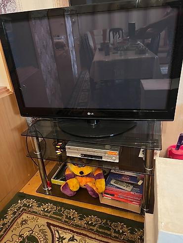 LG tv. Smart deyil. yeni kimidir az istifadə olunub. evdə başka