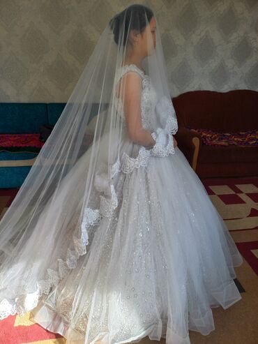 свадебное платье размер 44: 2XL (EU 44), цвет - Белый