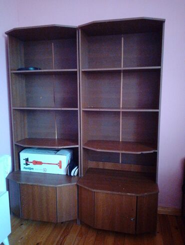 Kitab rəfi, Corner shelf