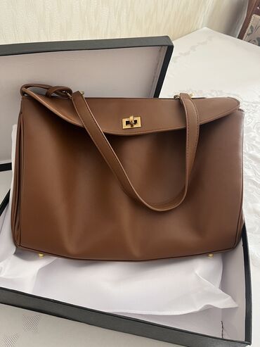 eqa shoes qarayev unvan: Balenciaga, Yeni